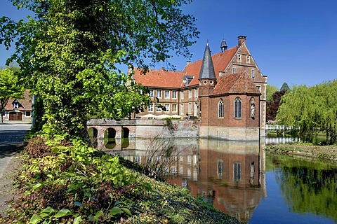 Huelshoff Castle, Havixbeck, Muensterland, North Rhine-Westphalia, Germany, Europe