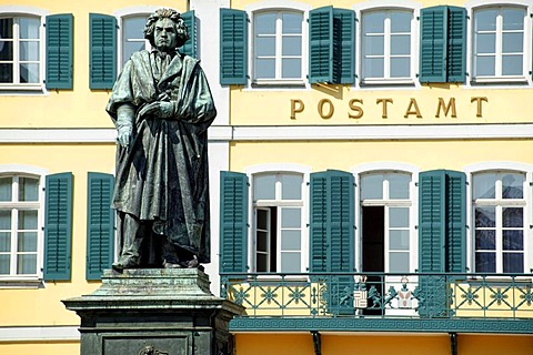 The Beethoven monument on the Muensterplatz square, Bonn, North Rhine-Westphalia, Germany, Europe