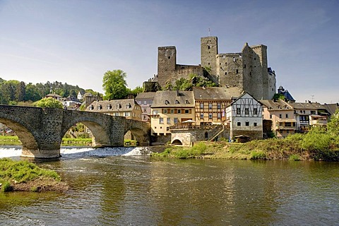 Old Lahn bridge, Runkel an der Lahn, Hesse, Germany, Europe