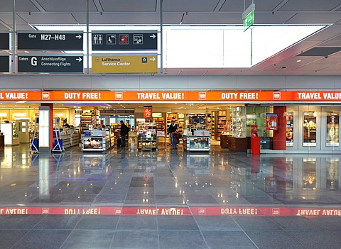 Duty-free zone, Franz Josef Strauss Airport Munich, Bavaria, Germany, Europe