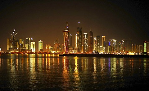 Night shot of the Doha skyline, Doha, Qatar, Persian Gulf, Middle East, Asia