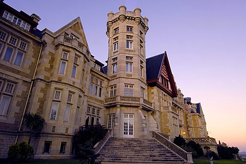 Universidad Internacional Menendez Pelayo university, La Magdalena Palace at dusk, Santander, Cantabria, Spain, Europe