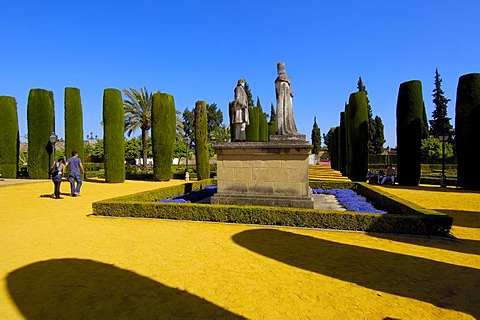 Statues of Queen Isabel, King Fernando and Christopher Columbus in the gardens of Alcazar de los Reyes Cristianos, Alcazar of Catholic Kings, Cordoba, Andalusia, Spain, Europe