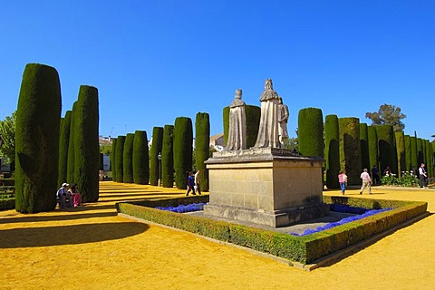 Statues of Queen Isabel, King Fernando and Christopher Columbus in the gardens of Alcazar de los Reyes Cristianos, Alcazar of Catholic Kings, Cordoba, Andalusia, Spain, Europe