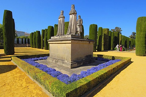 Statues of Queen Isabel, King Fernando and Christopher Columbus in the gardens of Alcazar de los Reyes Cristianos, Alcazar of Catholic Kings, Cordoba, Andalusia, Spain, Europe