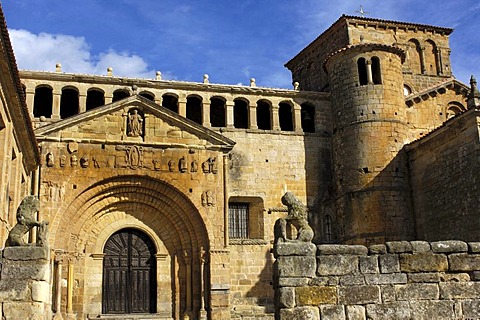 Romanesque collegiate church, Santillana del Mar, Cantabria, Spain, Europe