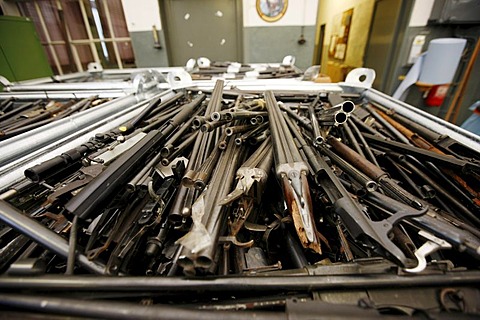 Illegal private arms, delivered and collected at the Landesamt fuer Zentrale Polizeiliche Dienste, Central Institute for Police Equipment and Technical Service, LZPD, North Rhine-Westphalia, Germany, Europe