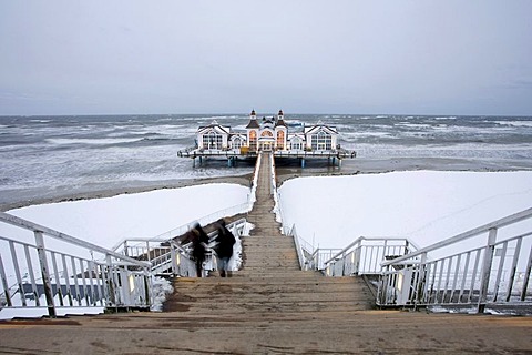 Sellin Pier in winter, Sellin, Baltic Sea resort, Ruegen, Rugia Island, Mecklenburg-Western Pomerania, Germany, Europe