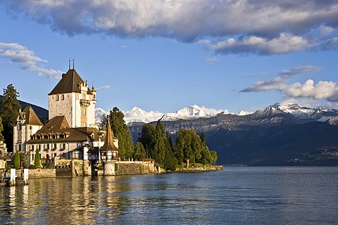 Schloss Oberhofen castle on Lake Thunersee, Bernese Oberland, Switzerland, Europe