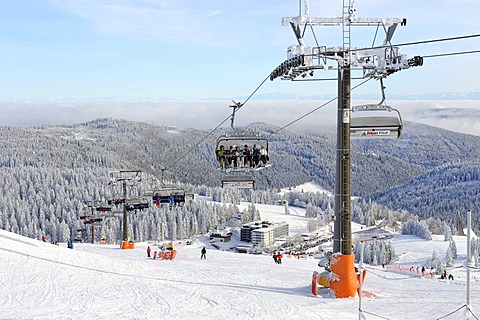 Ski-lift on Mt. Seebuck, an outlier of the 1493m high Mt. Feldberg in the Black Forest, Landkreis Breisgau-Hochschwarzwald district, Baden-Wuerttemberg, Germany, Europe