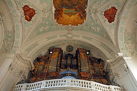 Baroque organ, case from 1754, vaulted ceiling, ceiling painting by M. Guenther from 1752, Basilika Goessweinstein basilica, Baroque, consecrated in 1739, architect Baltasar Neumann, Balthasar-Neumann-Strasse 7, Goessweinstein, Upper Franconia, Bavaria, G