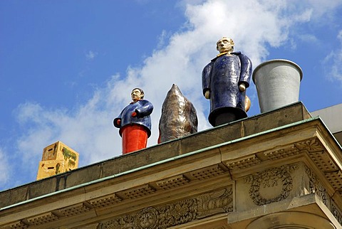 Figures, 'Die Fremden', strangers, by Thomas Schuette, sculptures on the balcony of the former 'Roter Palais', Sinn Leffers GmbH, Friedrichsplatz Square, Kassel, Hesse, Germany, Europe