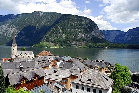 View of Hallstatt at the Hallstaetter See, Lake Hallstatt, UNESCO World Heritage Site, Salzkammergut, Alps, Upper Austria, Europe