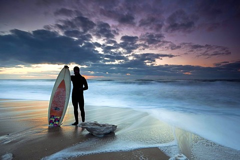 Surfer in the evening sun on the beach of Westerland, winter, island of Sylt, Schleswig-Holstein, Germany, Europe