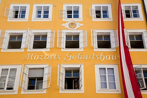 Mozart's birthplace in the Getreidegasse lane, W.A. Mozart, Salzburg, Austria, Europe