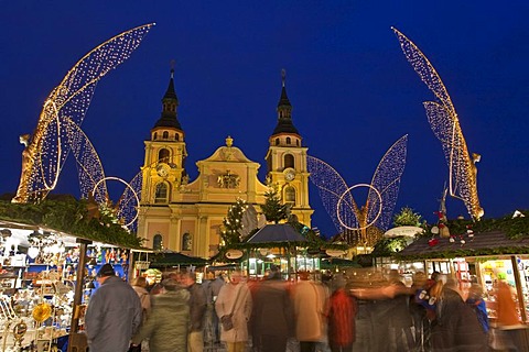 Market stalls on the Christmas market in Ludwigsburg, protestant Parish church, people, Market Square, Baden-Wuerttemberg, Germany, Europe