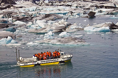 Amphibious vehicle with tourists on board on the Joekulsarlon glacial lake, Joekulsarlon, Vatnajoekull, Iceland, Europe