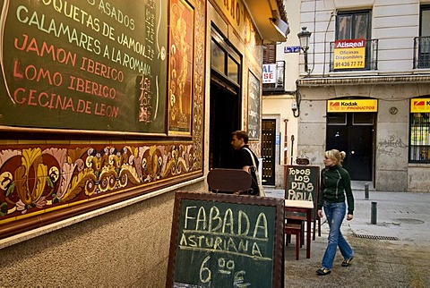 Traditional bar, Madrid de los Austrias, Madrid, Spain, Europe