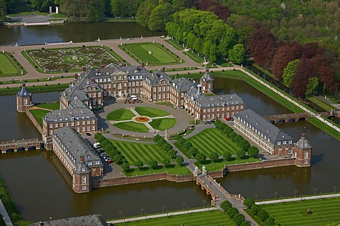 Aerial photo, Fachhochschule fuer Finanzen NRW business school, Schloss Nordkirchen castle moated castle, Baroque castle, Nordkirchen, Muensterland region, North Rhine-Westphalia, Germany, Europe