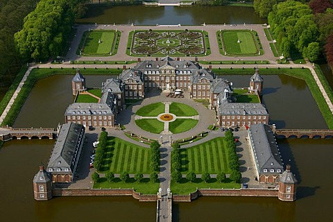 Aerial photo, Fachhochschule fuer Finanzen NRW business school, Schloss Nordkirchen castle moated castle, Baroque castle, Nordkirchen, Muensterland region, North Rhine-Westphalia, Germany, Europe