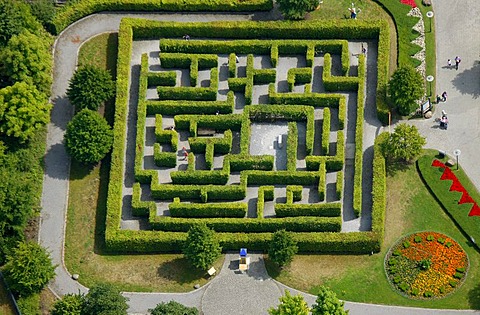 Aerial view, Centro Oberhausen, Neue Mitte, hedge maze, Centropark, Osterfeld, Oberhausen, Ruhrgebiet region, North Rhine-Westphalia, Germany, Europe