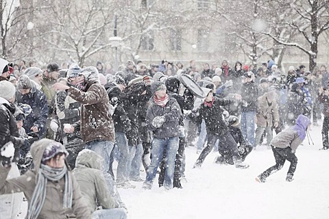 Several hundred citizens of Berlin use the snow for a snowball fight "Kreuzberg vs. Neukoelln", that has been organised on the internet, Goerlitzer Park, Berlin, Germany, Europe