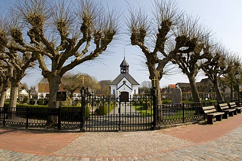 Cemetery and chapel in the Holm fishing village, Schleswig, Schleswig-Holstein, Germany, Europe