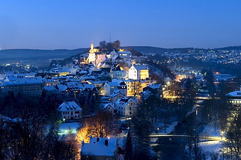 Historic town on the castle hill in winter at night, Arnsberg, Sauerland, North Rhine-Westphalia, Germany, Europe