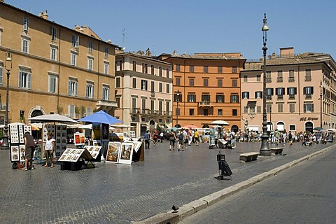 Street performers in the Piazza Navona square, Rome, Italy, Europe