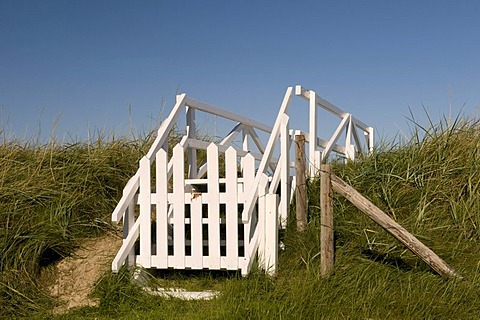 Dike footbridge, Duhnen district, North Sea resort Cuxhaven, Lower Saxony, Germany, Europe