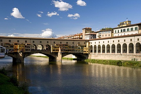 Bridge over the Arno river, Ponte Vecchio, 14th century, Florence, Tuscany, Italy, Europe