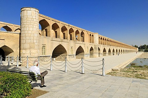 Allah-Verdi-Khan or Si-o-Se Pol bridge, Esfahan, Isfahan, UNESCO World Heritage Site, Persia, Iran, Asia