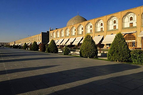 Meidan-e Emam, Naqsh-e Jahan, Imam Square with Sheik Lotfollah, Lotf Allah Mosque, Esfahan, UNESCO World Heritage Site, Isfahan, Iran, Persia, Asia