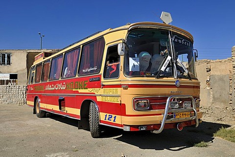 Old Mercedes Benz bus at Hamadan, Hamedan, Iran, Persia, Asia