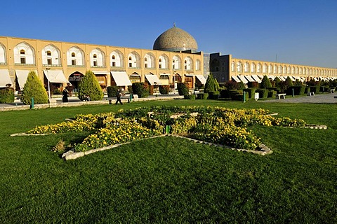 Meidan-e Emam, Naqsh-e Jahan, Imam Square with Sheik Lotfollah, Lotf Allah Mosque, Esfahan, UNESCO World Heritage Site, Isfahan, Iran, Persia, Asia