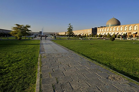 Meidan-e Emam, Naqsh-e Jahan, Imam Square with Sheik Lotfollah, Lotf Allah Mosque, UNESCO World Heritage Site, Isfahan, Esfahan, Iran, Persia, Asia