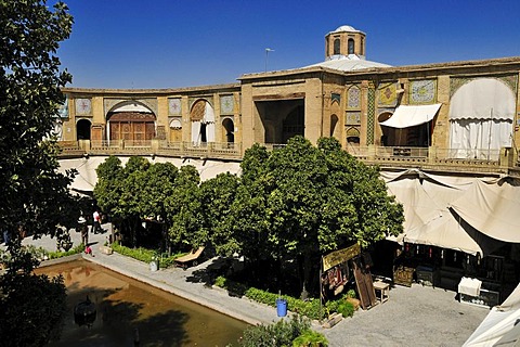 Historic caravansary in the bazar of Shiraz, Fars, Persia, Iran, Asia