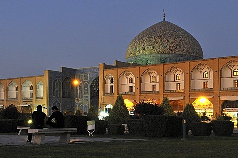 Meidan-e Emam, Naqsh-e Jahan, Imam Square with Sheik Lotfollah, Lotf Allah Mosque, Esfahan, UNESCO World Heritage Site, Isfahan, Iran, Persia, Asia