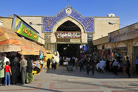 Entrance gate of the covered bazar of Shiraz, Fars, Iran, Asia