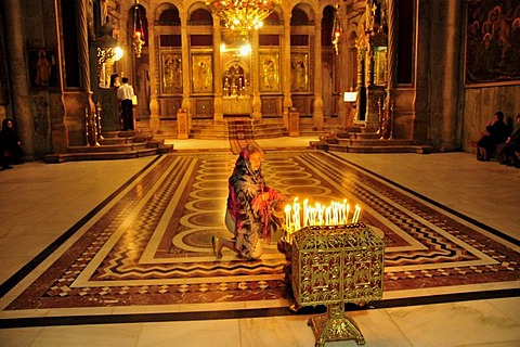 Christian pilgrim lights candle, Church of the Holy Sepulchre, Jerusalem, Israel, Middle East, Orient