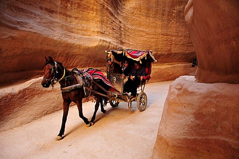 Coach with tourists in the Siq, the one kilometer long canyon that leads to the Nabataean city Petra, Unesco World Heritage Site, near Wadi Musa, Jordan, Middle East, Orient