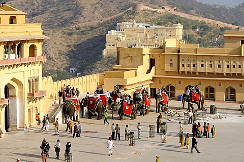 Amber Palace, courtyard with elephants, Amber, near Jaipur, Rajasthan, North India, India, South Asia, Asia