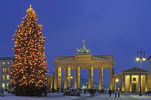 Brandenburg Gate during the Advent season with snow and Christmas tree, Berlin, Germany, Europe