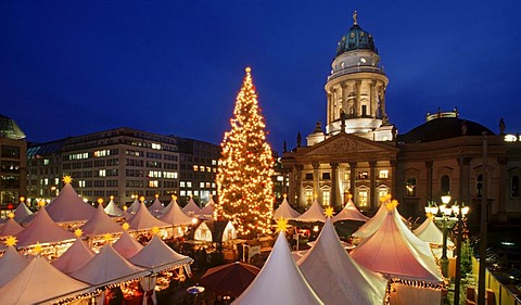 The Magic of Christmas, Christmas market on Gendarmenmarkt square, Schauspielhaus theatre, Deutscher Dom cathedral, Mitte district, Berlin, Germany, Europe