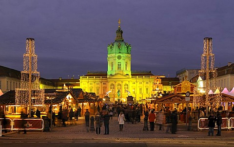 Christmas market at Schloss Charlottenburg castle, Berlin, Germany, Europe