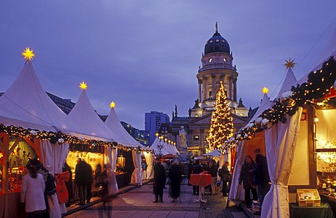 The Magic of Christmas, Christmas market on Gendarmenmarkt square, Schauspielhaus theatre, Deutscher Dom cathedral, Mitte district, Berlin, Germany, Europe