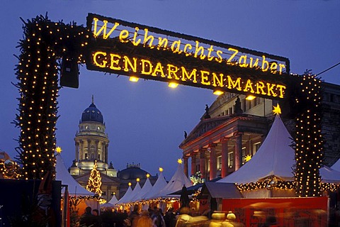 The Magic of Christmas, Christmas market on Gendarmenmarkt square, Schauspielhaus theatre, Deutscher Dom cathedral, Mitte district, Berlin, Germany, Europe