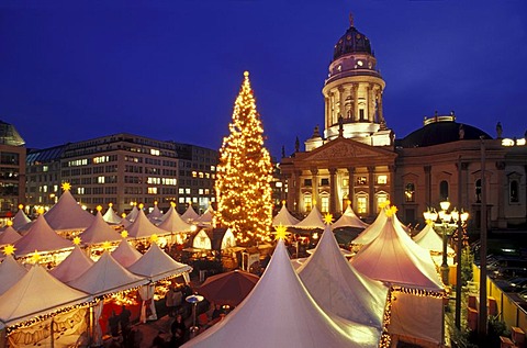 The Magic of Christmas, Christmas market on Gendarmenmarkt square, Schauspielhaus theatre, Deutscher Dom cathedral, Mitte district, Berlin, Germany, Europe