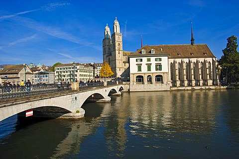 River Limmat, Grossmuenster, Muensterbruecke bridge, Helmhaus, Wasserkirche church, historic town, Zurich, Switzerland, Europe