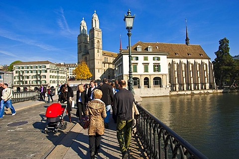 River Limmat, Grossmuenster, Muensterbruecke bridge, Helmhaus, Wasserkirche church, historic town, Zurich, Switzerland, Europe